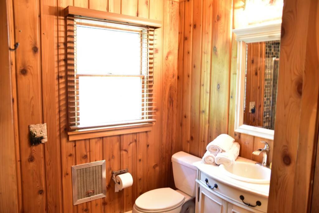 Quiet And Comfy 3Bed/2Bath - Chalet With Hot Tub. Cedar Екстериор снимка