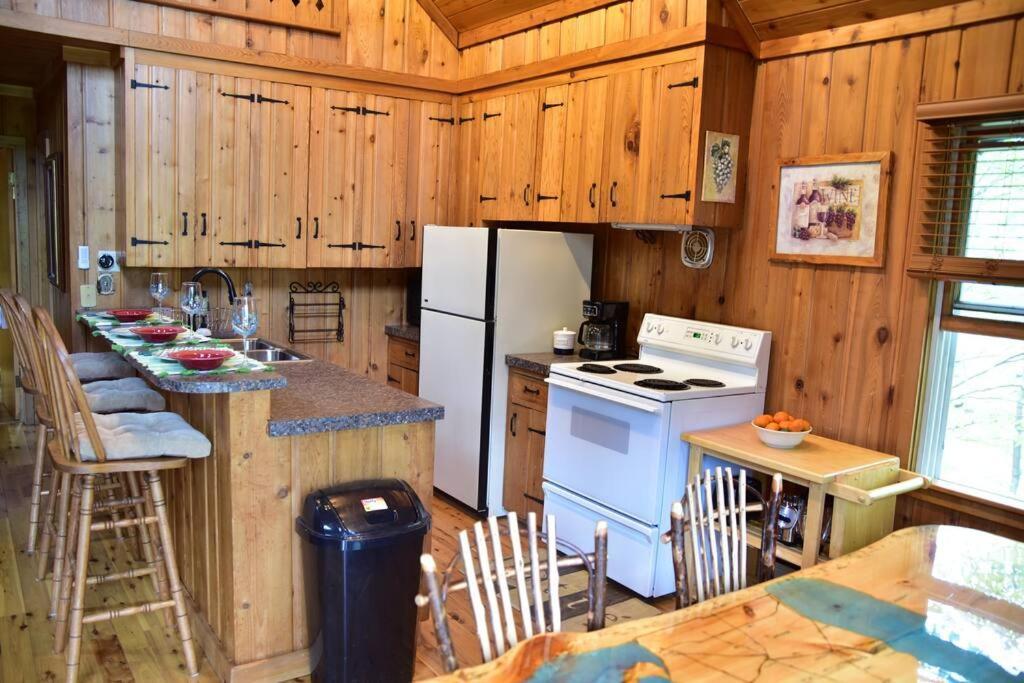 Quiet And Comfy 3Bed/2Bath - Chalet With Hot Tub. Cedar Екстериор снимка