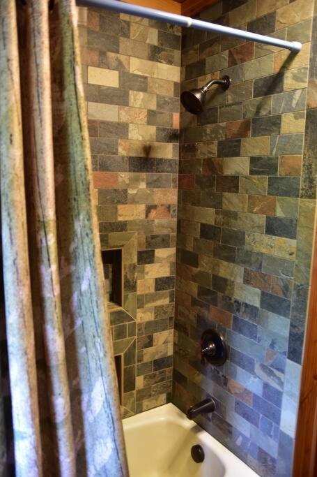 Quiet And Comfy 3Bed/2Bath - Chalet With Hot Tub. Cedar Екстериор снимка