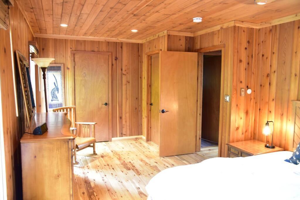 Quiet And Comfy 3Bed/2Bath - Chalet With Hot Tub. Cedar Екстериор снимка