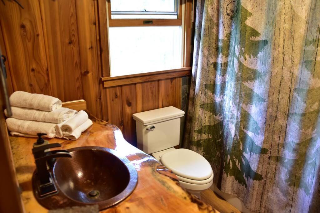 Quiet And Comfy 3Bed/2Bath - Chalet With Hot Tub. Cedar Екстериор снимка