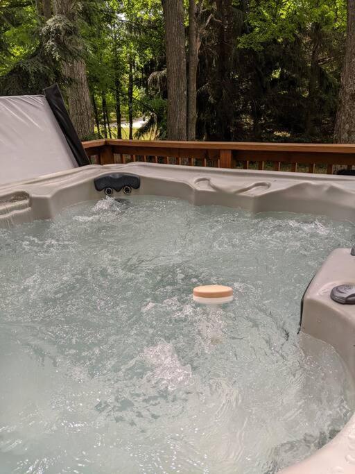 Quiet And Comfy 3Bed/2Bath - Chalet With Hot Tub. Cedar Екстериор снимка
