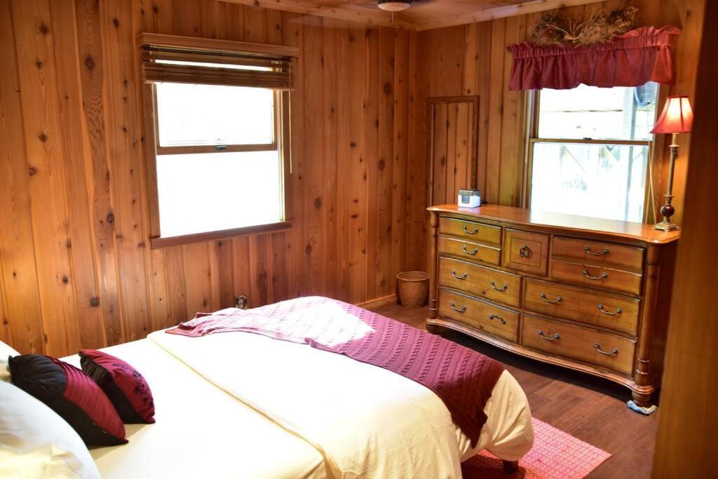 Quiet And Comfy 3Bed/2Bath - Chalet With Hot Tub. Cedar Екстериор снимка