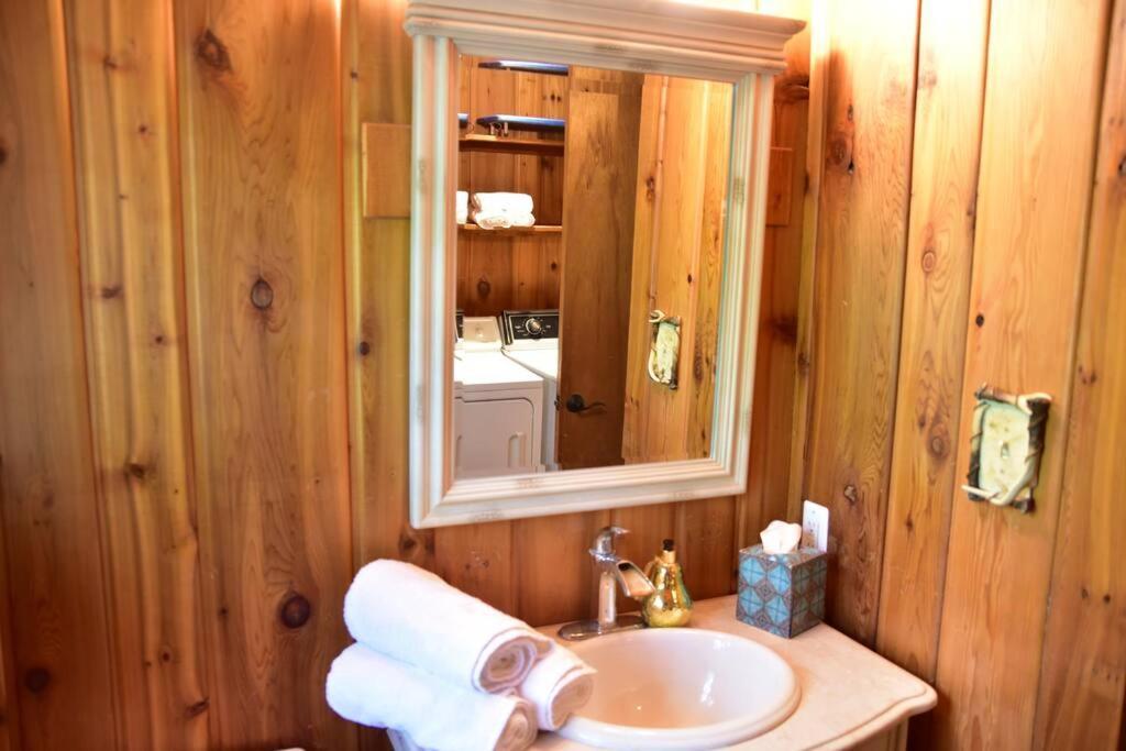 Quiet And Comfy 3Bed/2Bath - Chalet With Hot Tub. Cedar Екстериор снимка