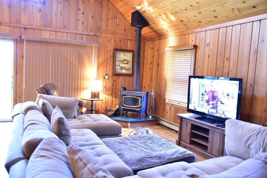 Quiet And Comfy 3Bed/2Bath - Chalet With Hot Tub. Cedar Екстериор снимка