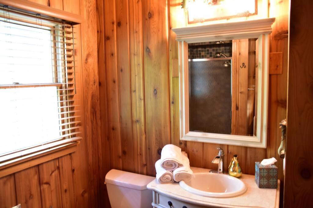 Quiet And Comfy 3Bed/2Bath - Chalet With Hot Tub. Cedar Екстериор снимка