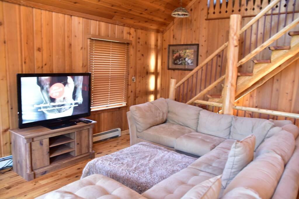 Quiet And Comfy 3Bed/2Bath - Chalet With Hot Tub. Cedar Екстериор снимка