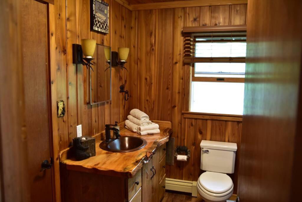 Quiet And Comfy 3Bed/2Bath - Chalet With Hot Tub. Cedar Екстериор снимка