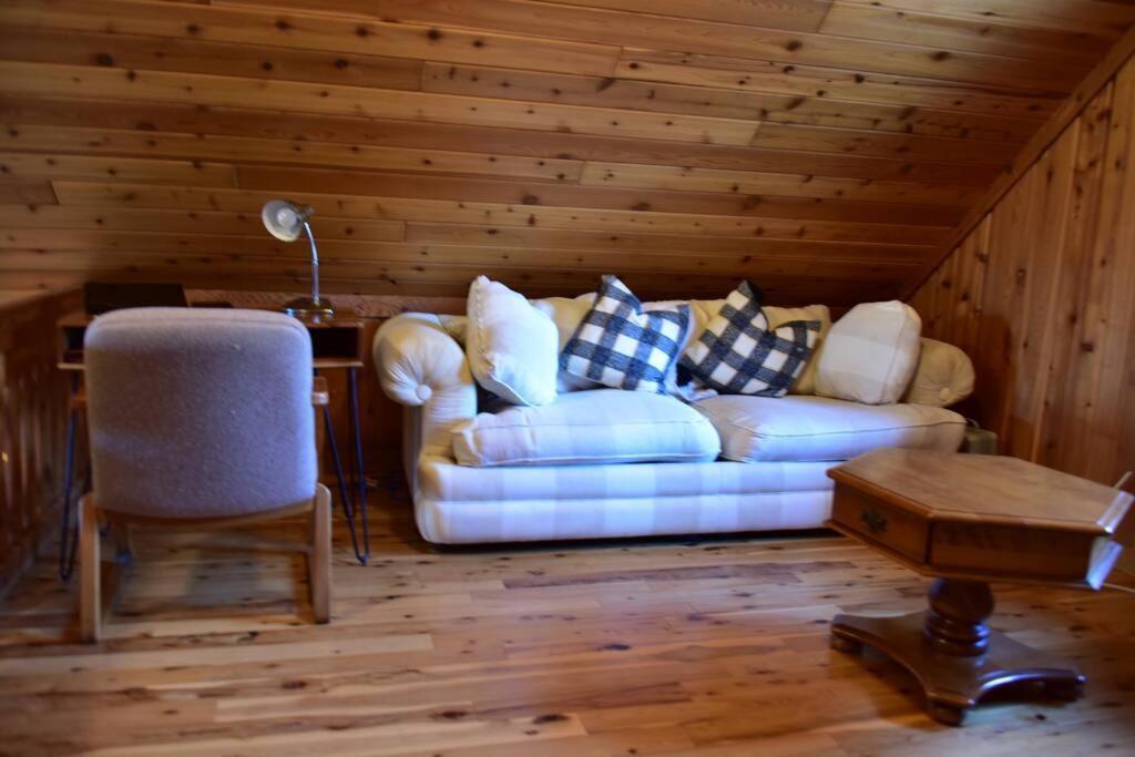 Quiet And Comfy 3Bed/2Bath - Chalet With Hot Tub. Cedar Екстериор снимка